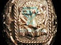 Мужская печатка с гербом и львом из золота на заказ